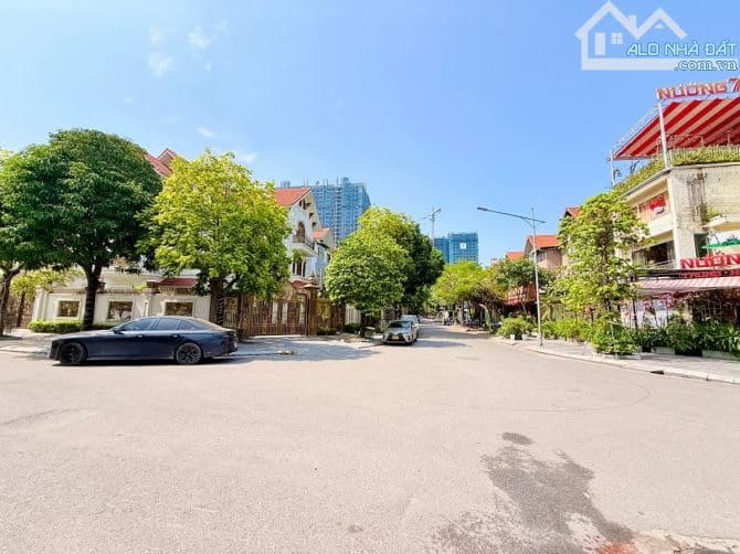 Bán Gấp , Giá Đầu Tư. Biệt Thự KĐT Linh Đàm. 200M 4T MT10m Giá 5x Tỷ